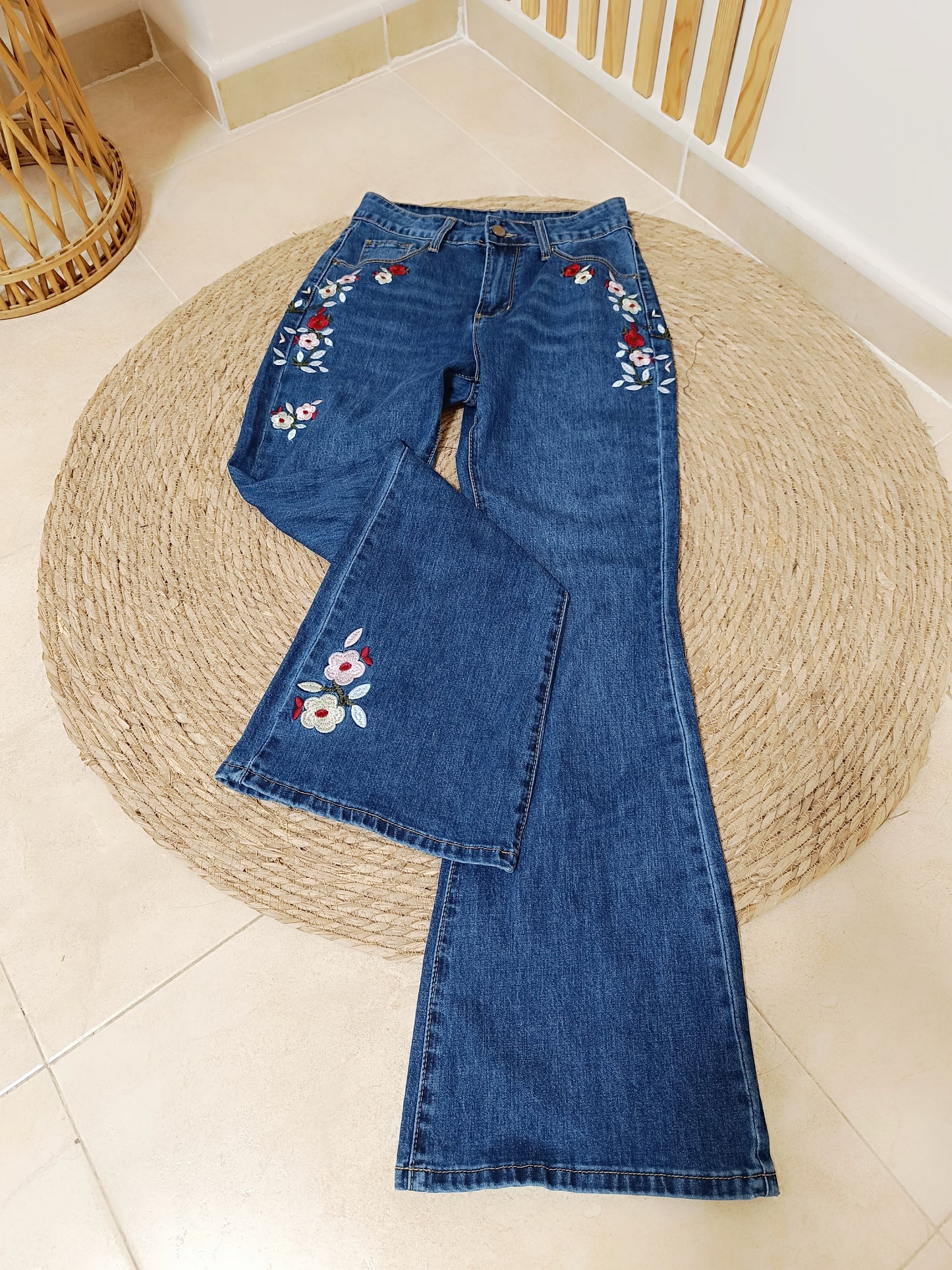 Vaqueros flower flared