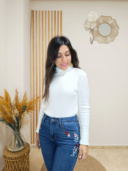 Vaqueros flower flared