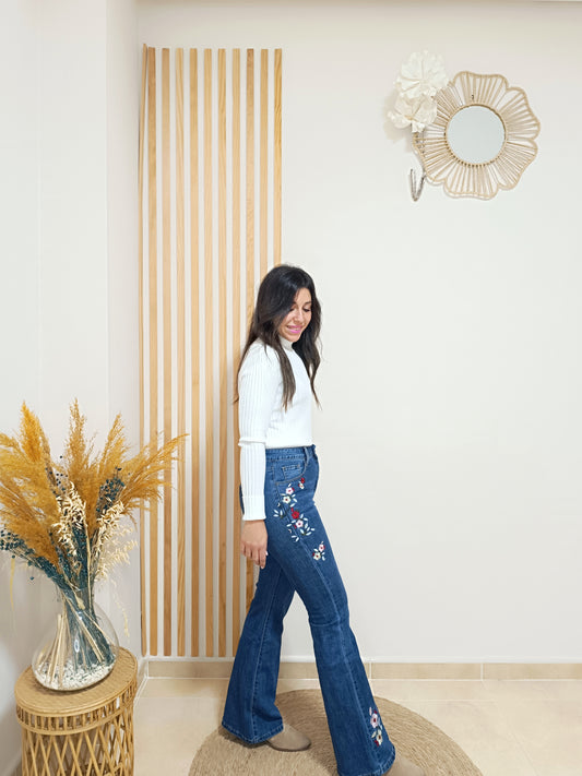 Vaqueros flower flared