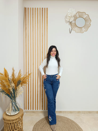 Vaqueros flower flared